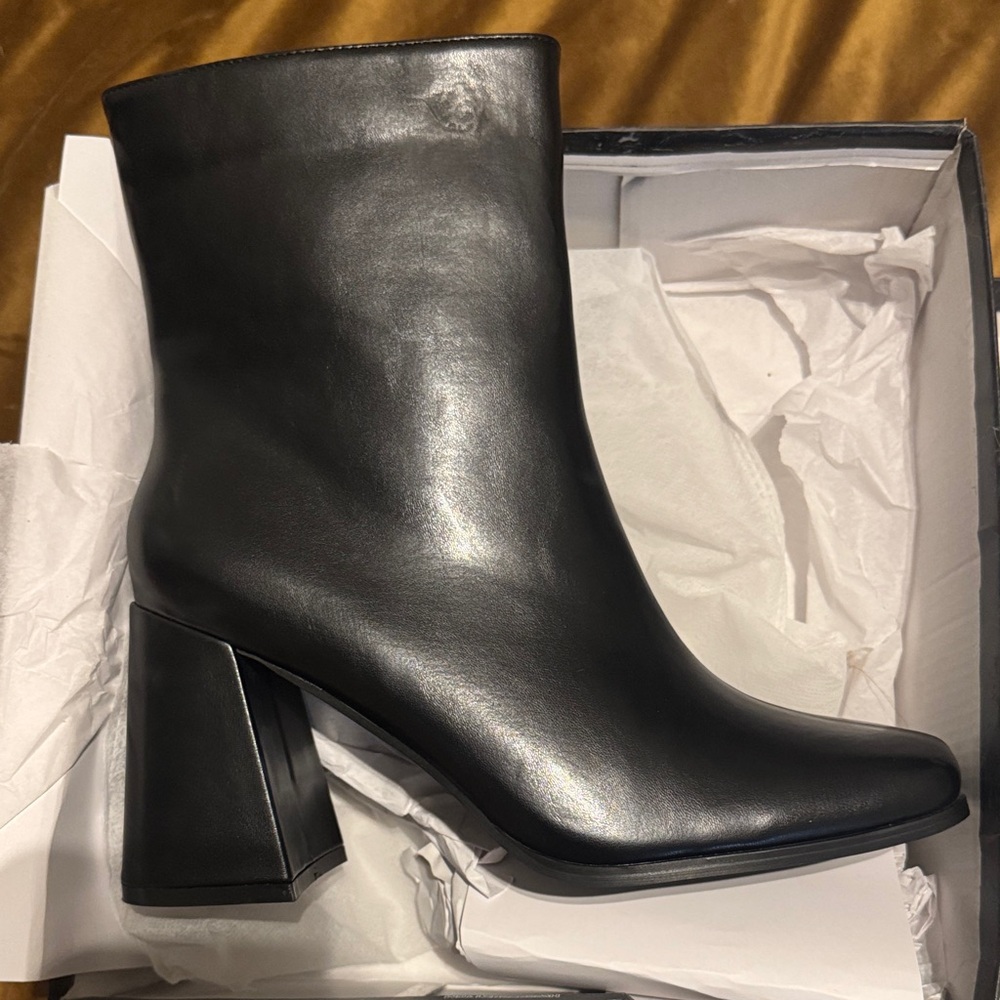 PrettyLittleThing Sleek Black Heeled Boots